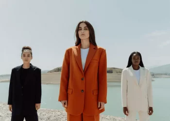 The Top 5 X/Twitter Accounts Every Fashion Lover Should Follow